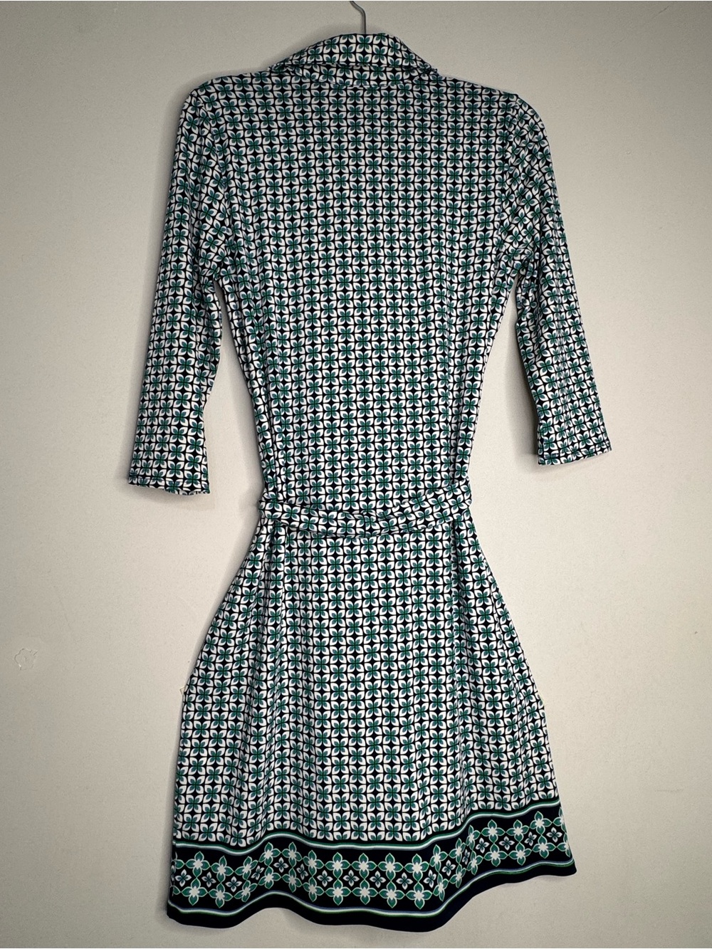 Max Studio Green Patterned Shirt Dress with Tie Waist and Collar. NWT - Picture 2 of 4